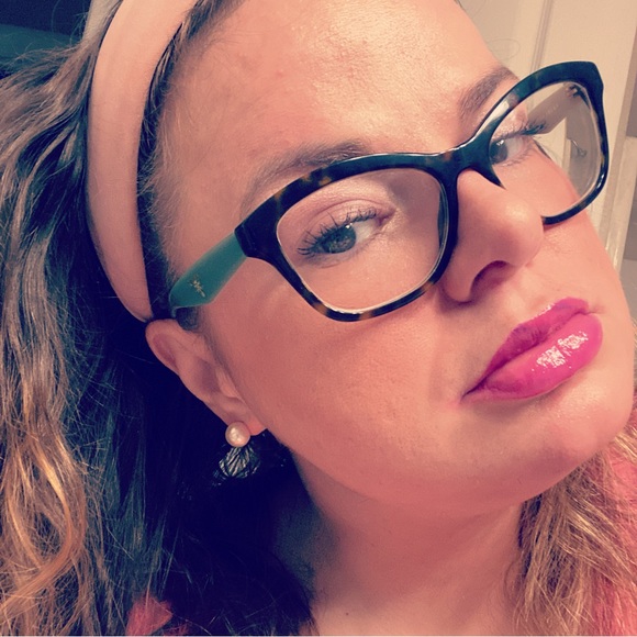 Meet your Posher, Elizabeth - Picture 2 of 16